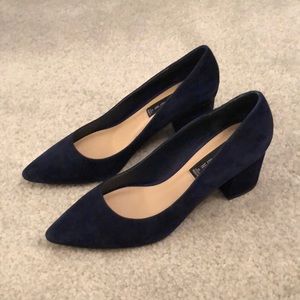 STEVEN MADDEN navy suede pointy heels.